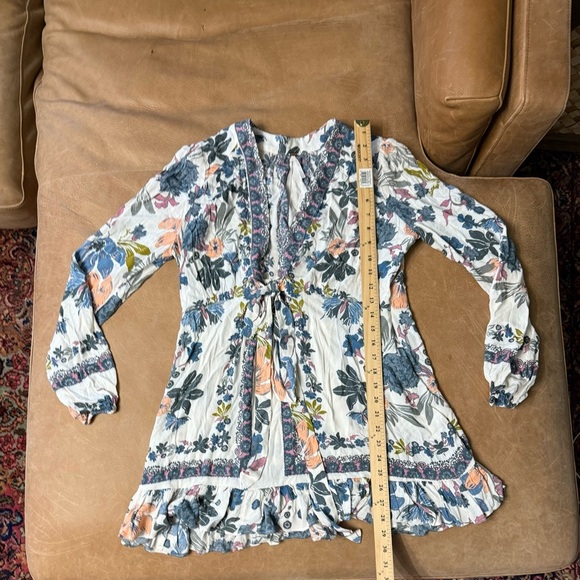 Free People Women's Ivory Floral Violet Hill Plunging Ruffle-Detail Top Size 8 - Picture 3 of 8